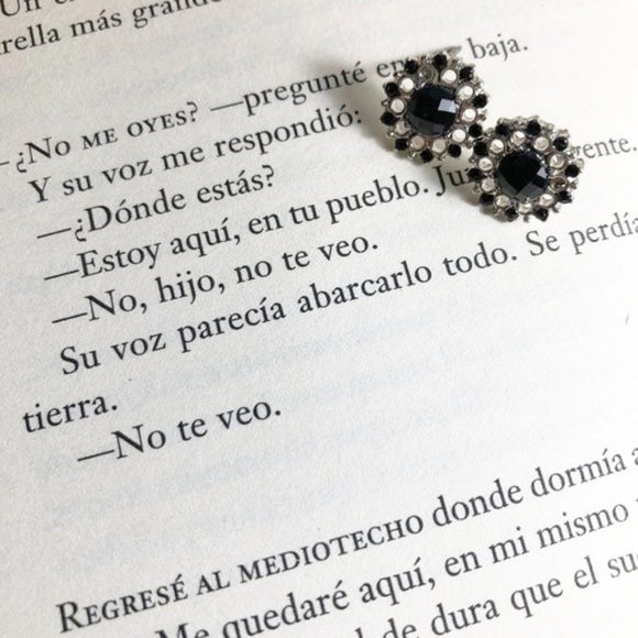Alquimia Jewelry - DAINTY JEWELED BLACK DIAMOND STUD MANDALA EARRINGS